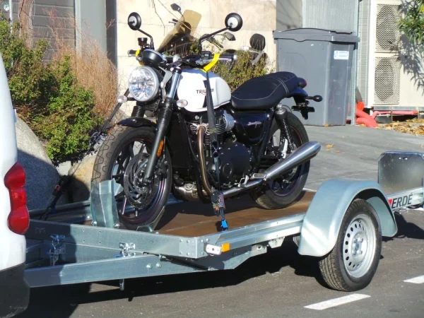 Motorradanhänger 2,50 m x 1,30 m 750 kg ERDE