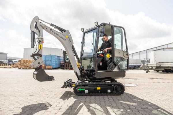 Minibagger „Bobmaster Premium“ – Diesel, 1900 kg mit Knickarm + Joystick Steuerung